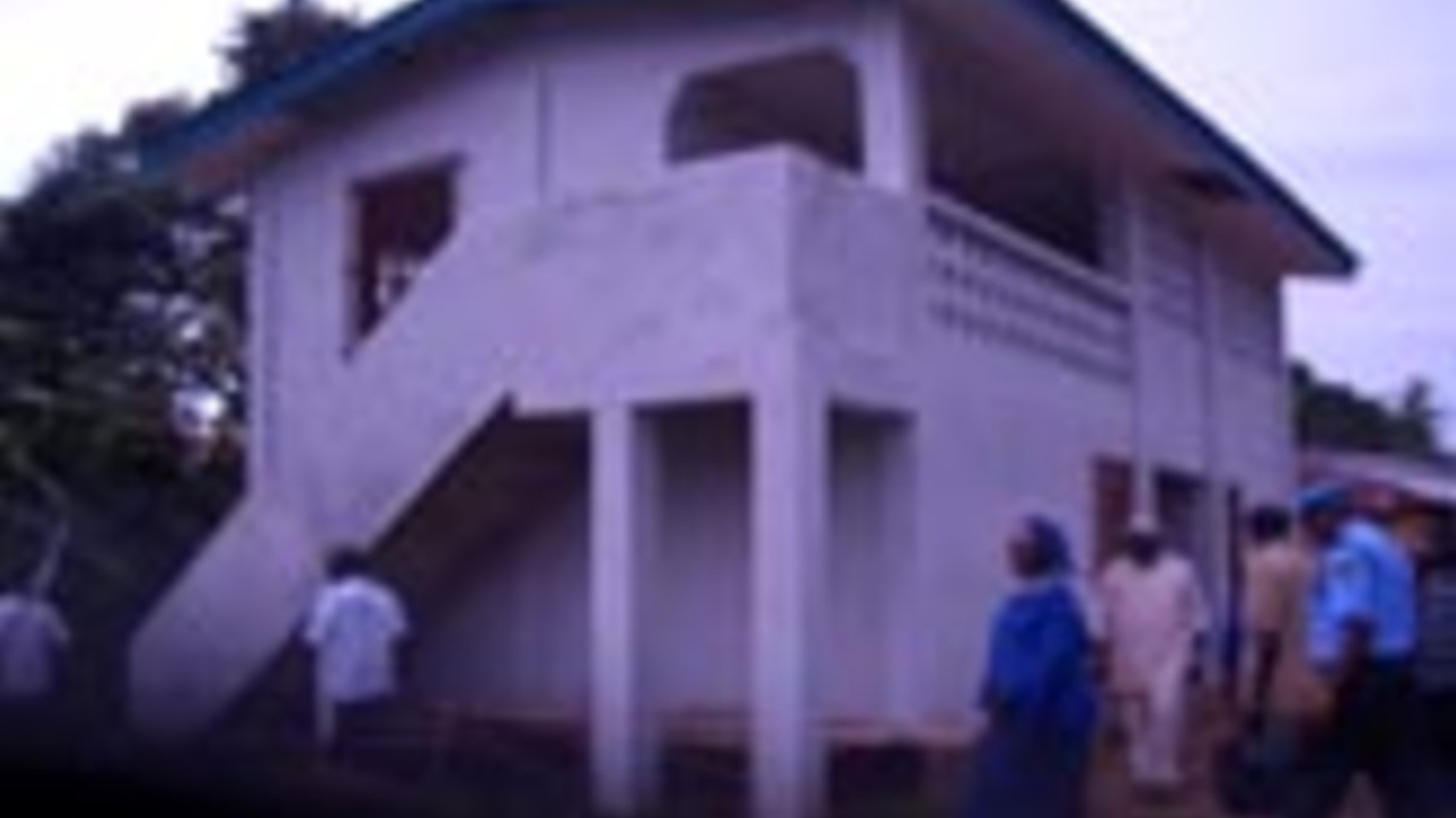 Paramount chief donates a storey building to police in rutile police division.